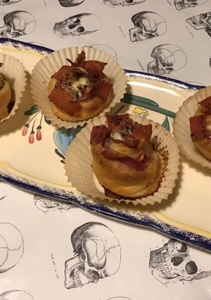 Une photo de Roses aux deux jambons,mozzarella di buffala et basilic (feuilletés apéro)