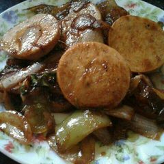 A picture of Pan'fried salamis.