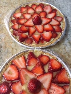 Una foto de Tarta de frutillas con pastelera