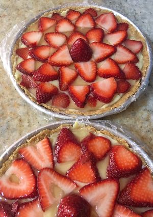 Una foto de Tarta de frutillas con pastelera