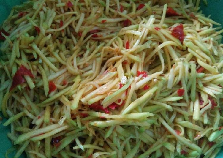 Cara Gampang Membuat Sambal Mangga Muda ala DCost yang Bikin Ngiler