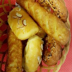 A picture of Pretzels,Bagels and almond Buns with 1 dough.