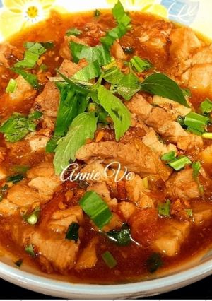 Hình của món Heo quay kho cà chua.