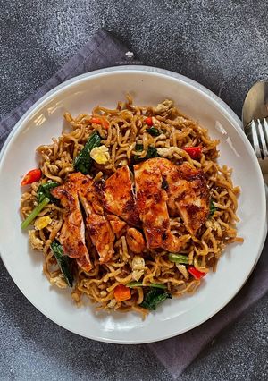 Foto resep Mie Goreng Jawa dengan Ayam Panggang