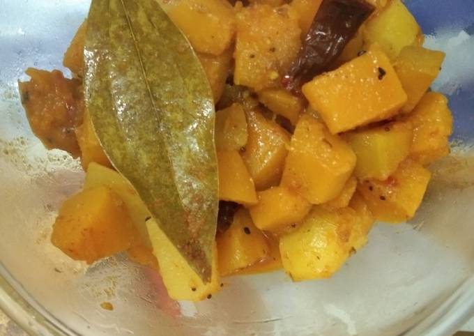 Yellow pumpkin curry