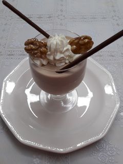 Una foto de Mousse de turrón "nata nuez"