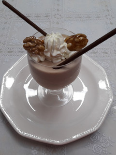 Una foto de Mousse de turrón "nata nuez"