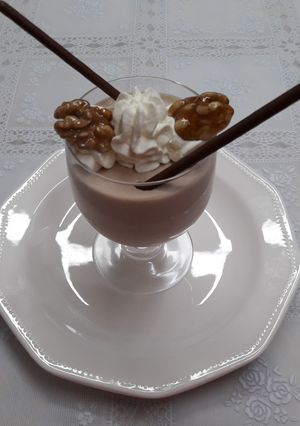 Una foto de Mousse de turrón "nata nuez"