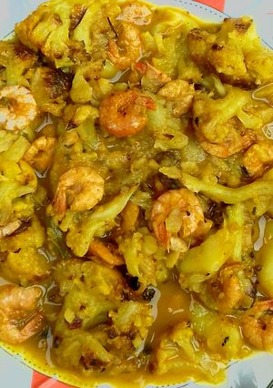A picture of Cauliflower with prawn curry.