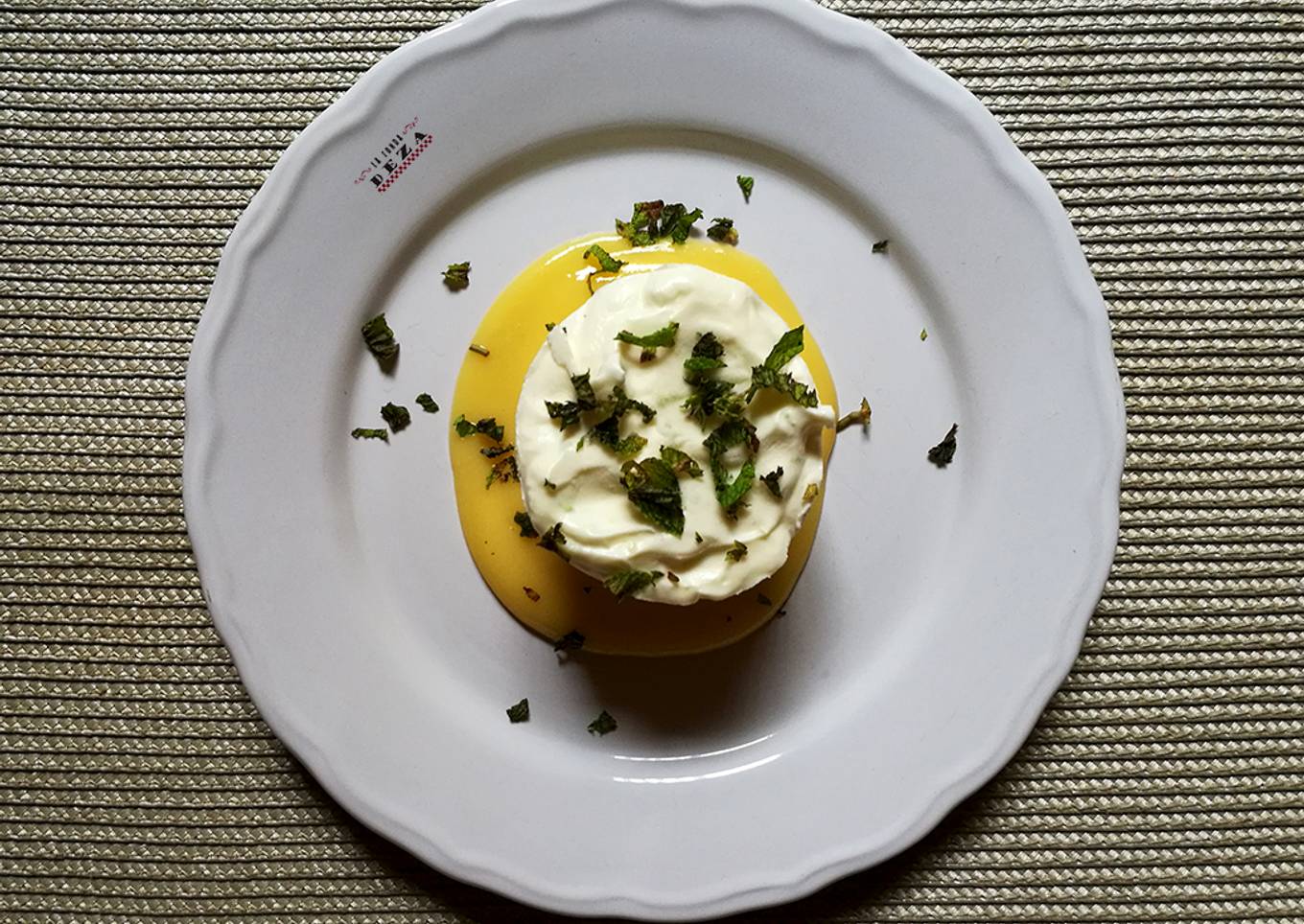 Es el postre perfecto para acabar una comida especial. Dulce que no empalaga, ácido para ayudar a la digestión y con un toque bien fresco