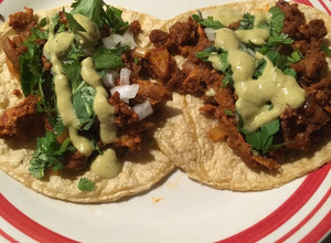 Una foto de Tacos al pastor de soya