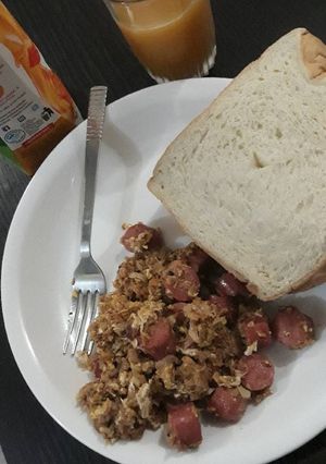A picture of Tunasausage egg sauce.