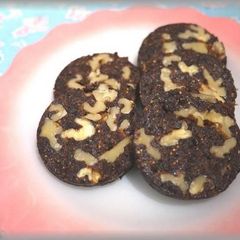 A picture of Raw Fig Logs (Faux Lärabars).