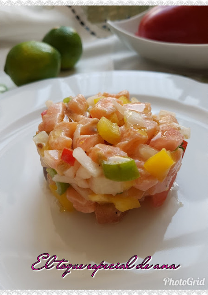 Una foto de Ceviche con salmón