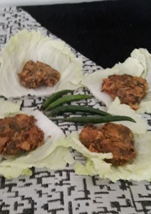 লেটুস চিকেন পাকোড়া(Latuce chiken pakoda recipe in bengali) রেসিপির প্রধান ছবি