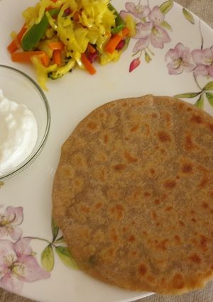 આલુ પરાઠા (Aaloo Paratha Recipe In Gujarati) રેસીપી મુખ્ય ફોટો