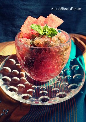 Une photo de Granité de pastèque sauce à la menthe
