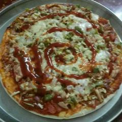 A picture of मशरूम  चीज पिज़्ज़ा.