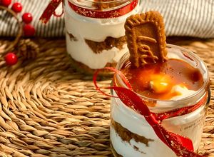 Foto principal de Postre en vaso de crema y galletas Lotus
