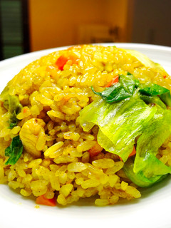 A picture of Spicy fried rice with lettuce 🥬.