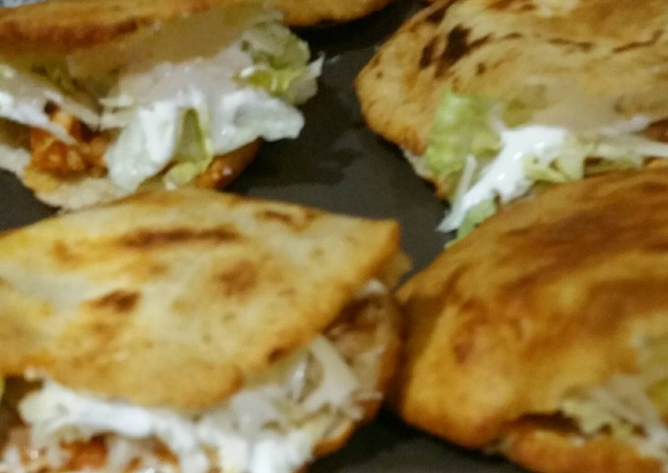 Gorditas rellenas de pechugas de pollo (a estilo Mexicana)
