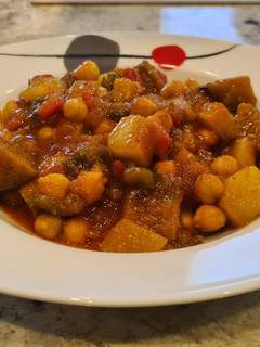 Una foto de Pisto con garbanzos