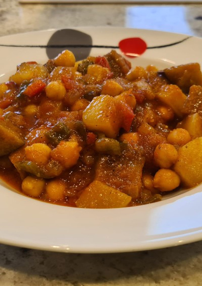 Una foto de Pisto con garbanzos