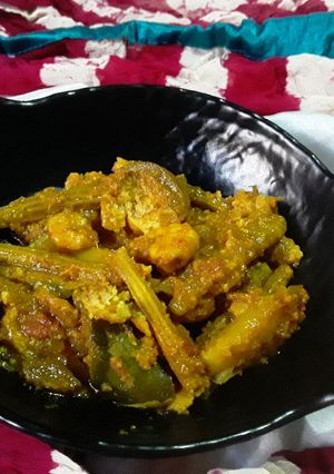 চিংড়ি সজনে(Prawn with drumstick recipe in Bengali) রেসিপির প্রধান ছবি