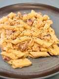 Macarrones con panceta ahumada y nata (Nota 8)