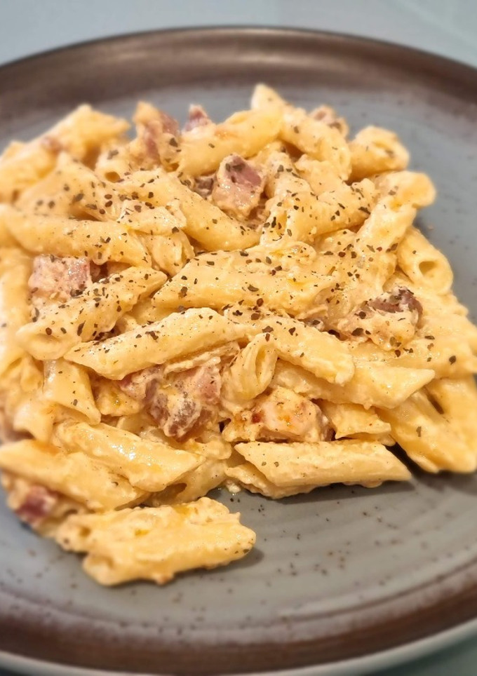 Una foto de Macarrones con panceta ahumada y nata (Nota 8)