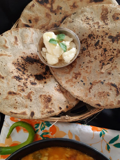 બાજરા ના રોટલા(bajra na rotla recipe in Gujarati) રેસીપી મુખ્ય ફોટો