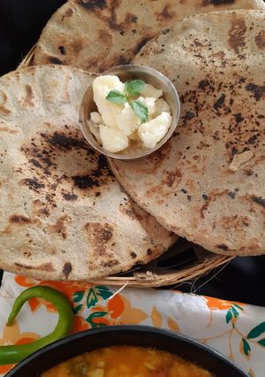 બાજરા ના રોટલા(bajra na rotla recipe in Gujarati) રેસીપી મુખ્ય ફોટો