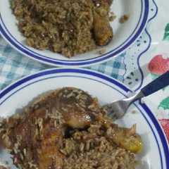 Una foto de Pata muslo y arroz con salsa de soja