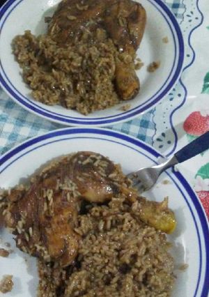 Una foto de Pata muslo y arroz con salsa de soja