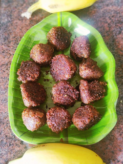 வாழைக்காய் கிறிஸ்பி பால்ஸ் செய்முறை முக்கிய புகைப்படம்