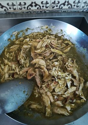 Una foto de Pollo deshebrado con pipián