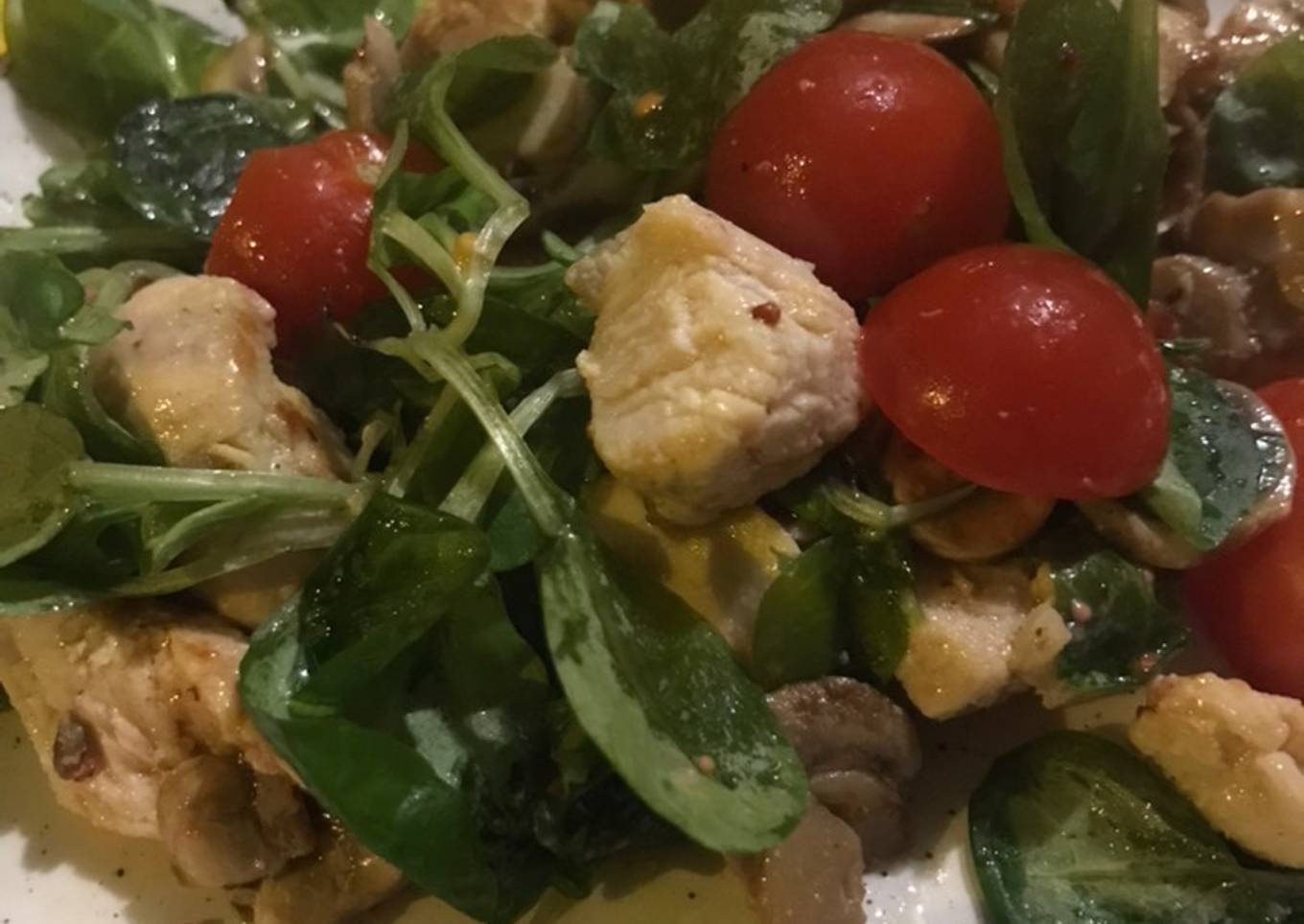 Ensalada de pollo y canónigos