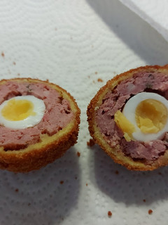 Una foto de Albóndigas con huevo de codorniz
