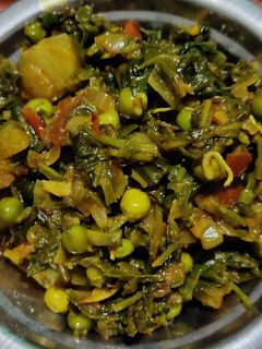 पालक भाजी (palak bhaji recipe in marathi) रेसिपी चे मुख्य फोटो 