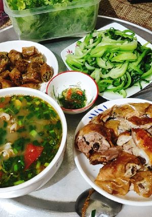Hình của món Canh móng tay nấu chua.