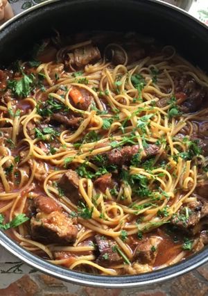 Una foto de Fideos a la cazuela y costilla de cerdo
