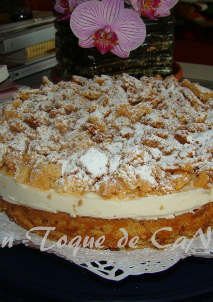 Una foto de Tarta crujiente de manzana con crumble