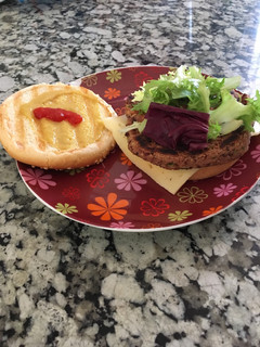 Una foto de Hamburguesas de alubias pintas y calabacín en Mambo