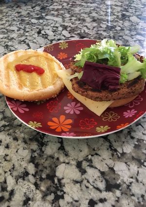 Una foto de Hamburguesas de alubias pintas y calabacín en Mambo