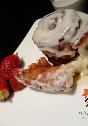 A picture of Salted caramel cinnamon rolls.