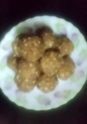 A picture of Gond ke Laddu.