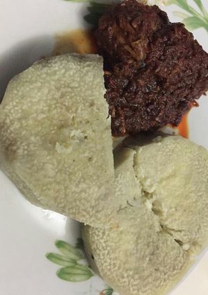 A picture of Yam and sauce.