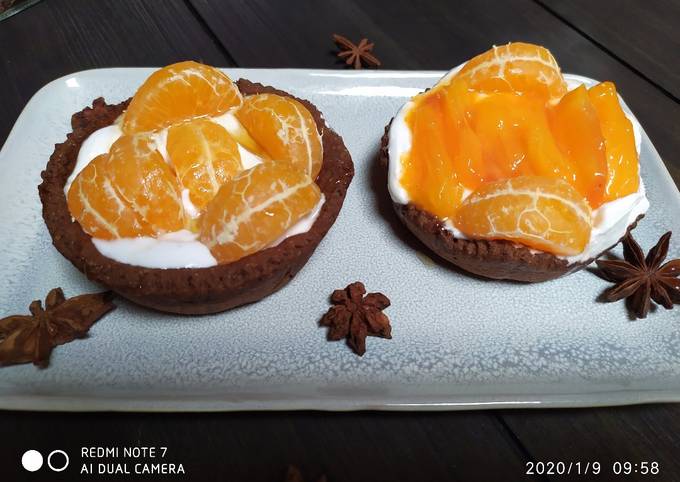 Guida passo passo a Fai Preferito Crostatine di cioccolato fondente,panna montata,polpa di caco e mandarini