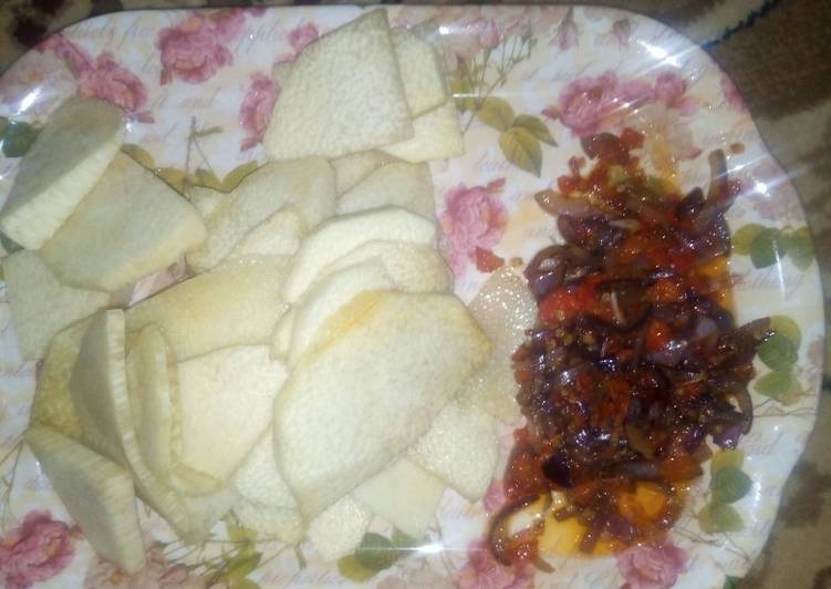 Fried yam and sauce