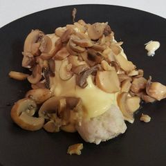 A picture of Chicken & Mushrooms.